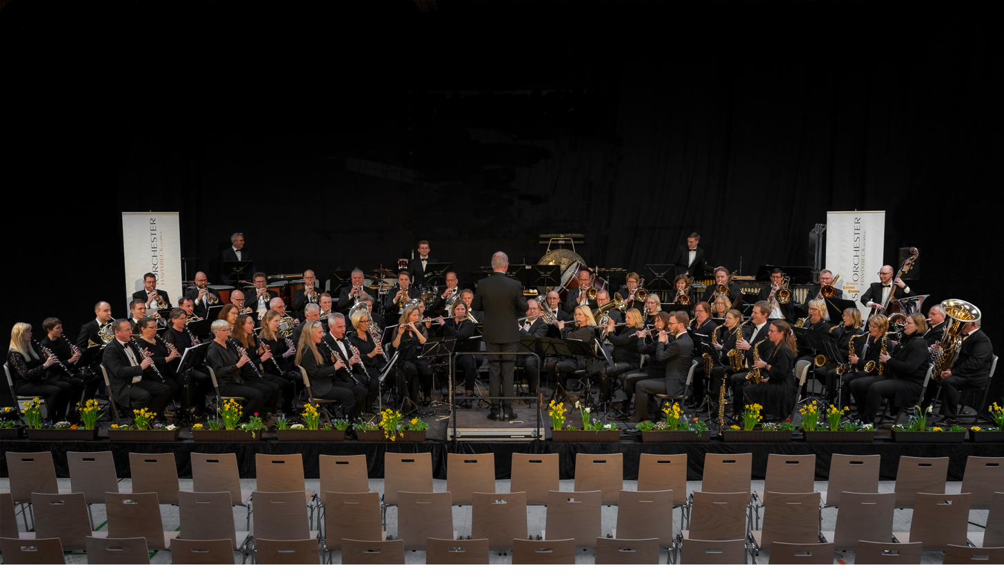 Das Blasorchester Havixbeck auf der Bühne beim Frühlingskonzert.